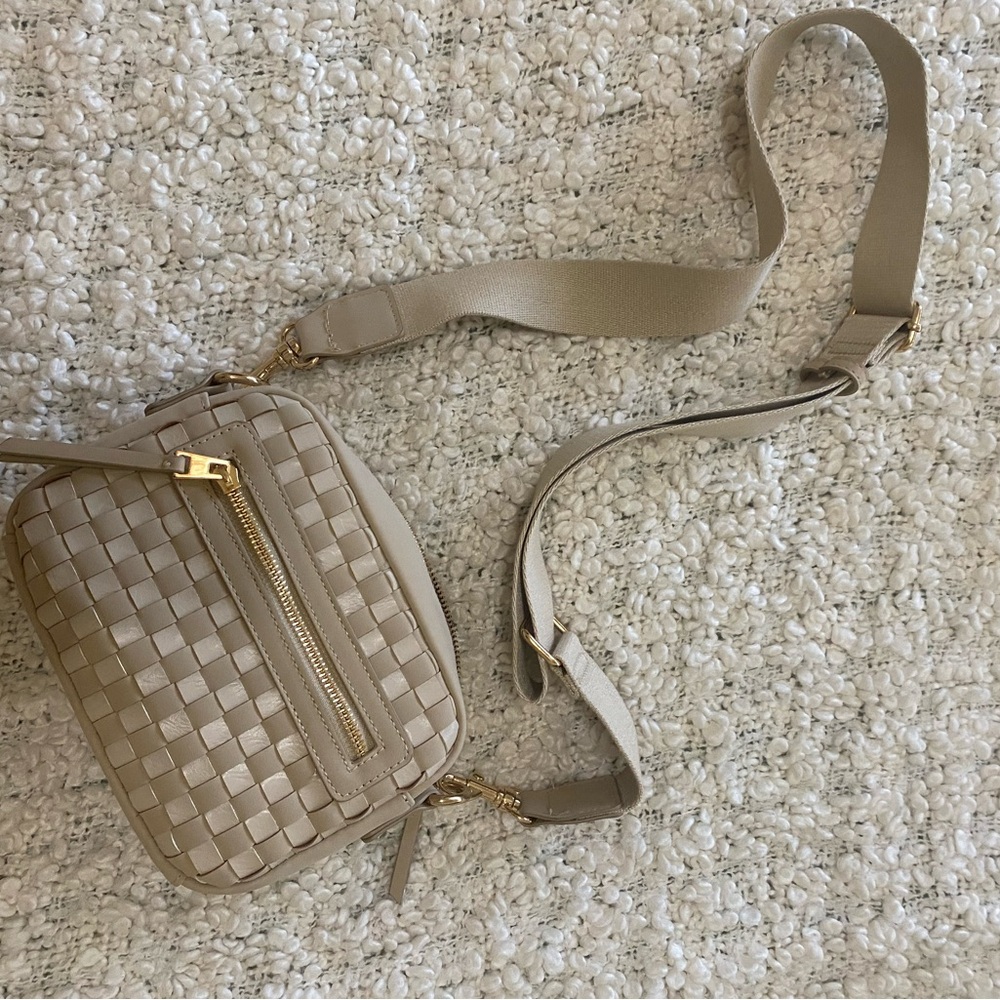 Universal Thread Camera Crossbody Bag
